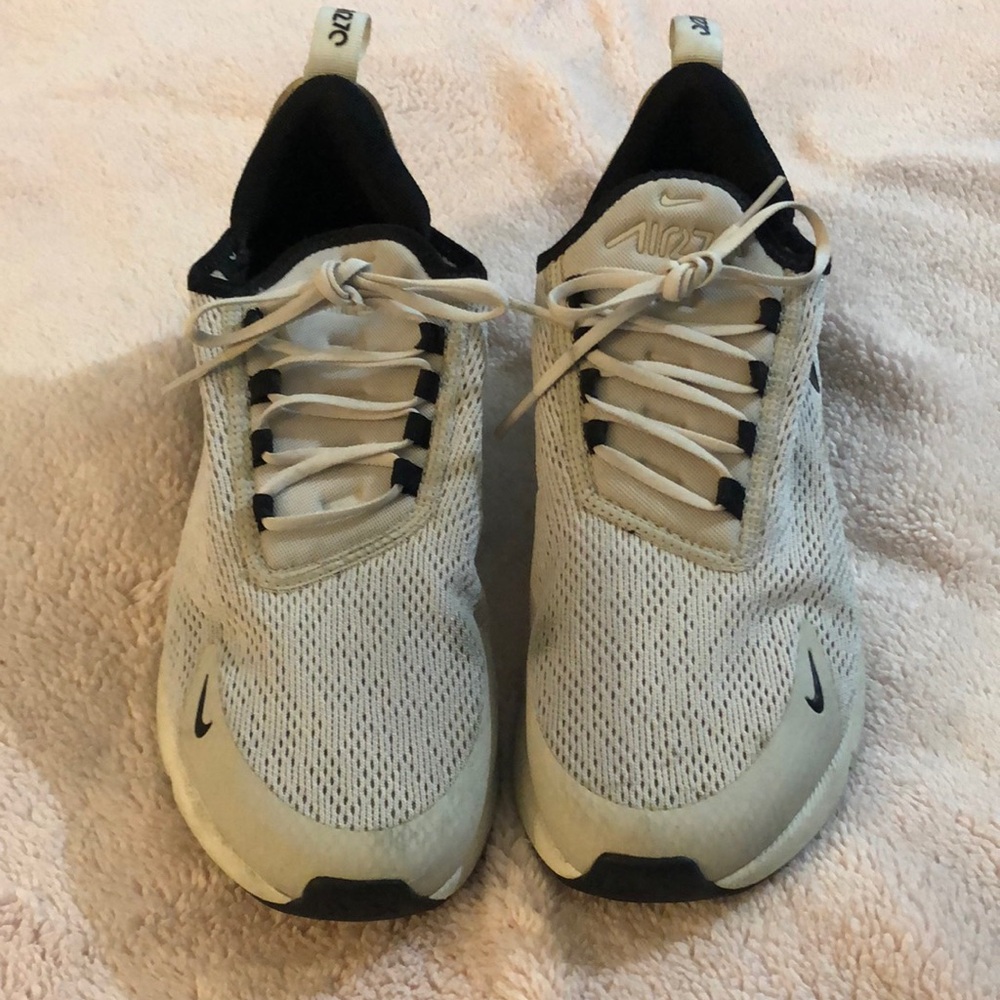 Final price 🙏🏻Nike air 270 vast woman’s shoes